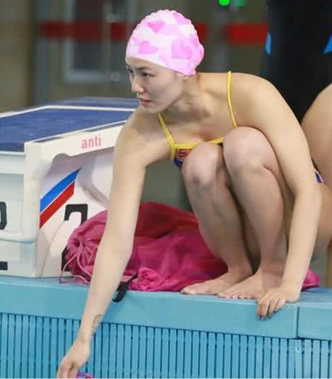 泳坛女神刘湘训练照曝光,一双大长腿吸睛无数,让粉丝看凸了双眼