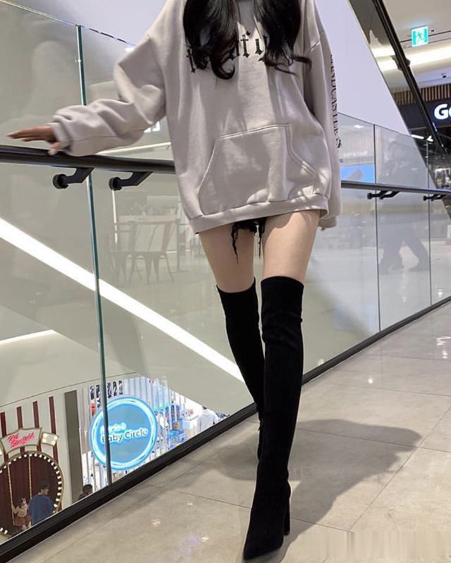 长筒靴:拥有大长腿,是每位女性心中的秘密,是魅力的体现