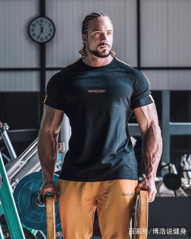 健身遇到瓶颈期,卧推重量一直上不去,杠铃 铁链练出厚胸肌!