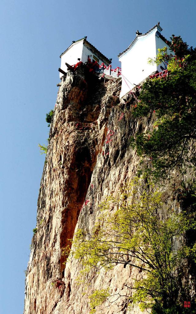 外国人称"基建狂魔"的中国再出建筑神作,不足6平米的山尖道观