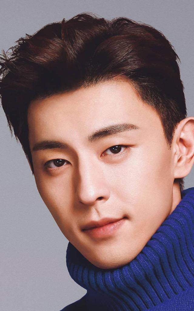 邓伦秋冬装上线演绎韩国欧巴风情没辜负185的身高