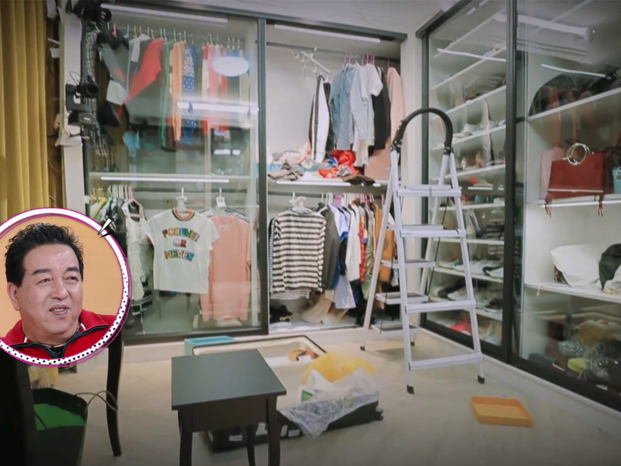 吴昕家中遭父母突袭,吴妈妈一进门唠叨不停,吴昕表情很无奈