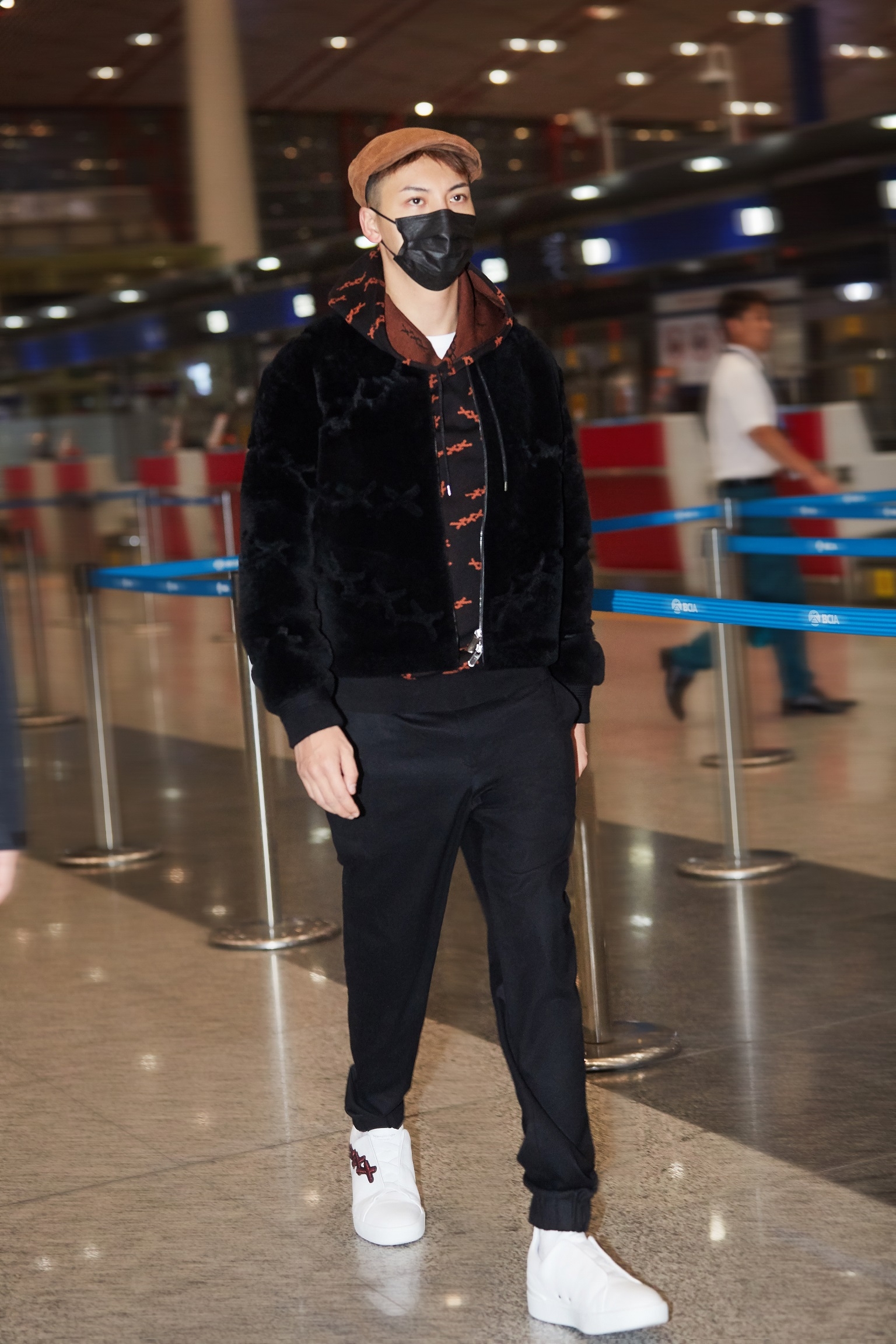 陈伟霆现身机场 网友:为挺霆的帅气势力低头