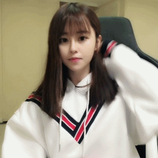 工作赚钱"养"卢本伟;pdd从ig退下到因病离开直播,沈灵敏一直不离不弃