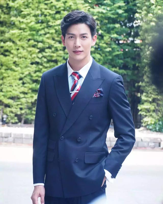 泰版杉杉来了开机,推哥颜值身材不输张翰,女主鼻子感觉要翘上天