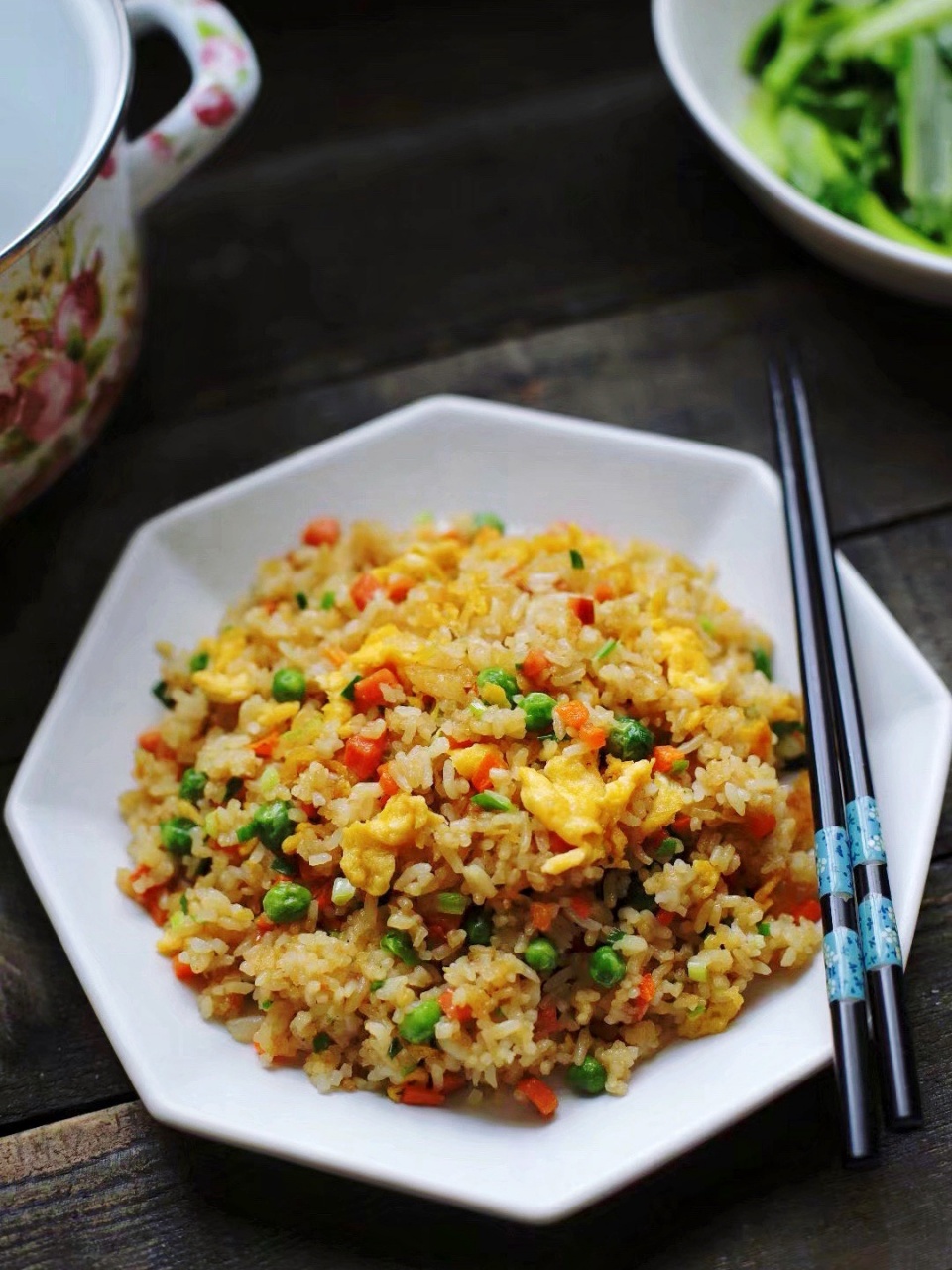 蛋炒饭最经典的做法多加这几种食材颗粒分明鲜香美味