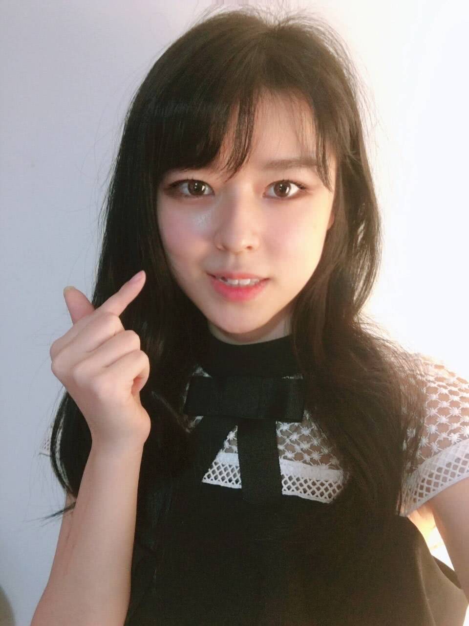 绝地求生美女主播沫子冰箱曝光,咸菜,辣酱充满了心酸