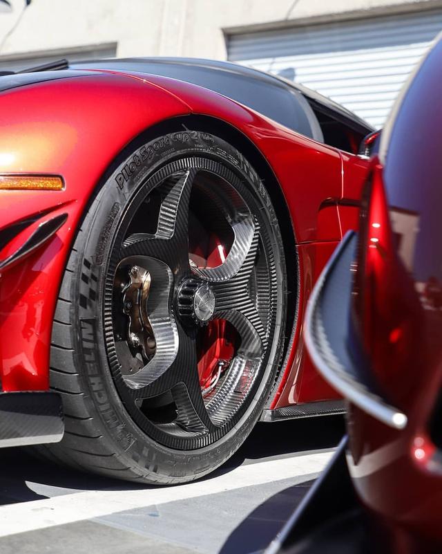 柯尼塞格agera碳纤维轮毂太帅