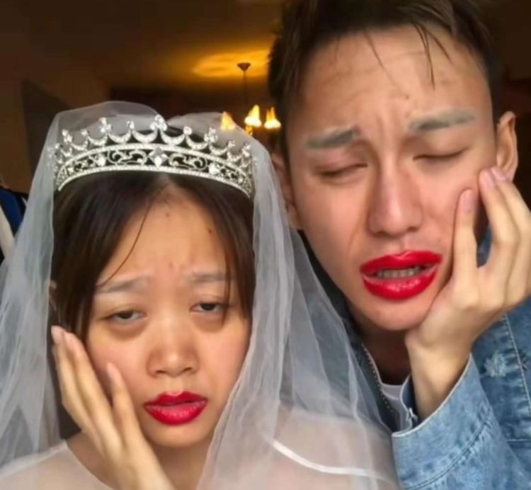丑夫妻素颜办婚礼见宾客,化完妆后再次出现,婚礼都办不下去