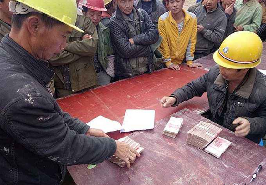 工地上活很多,一天三百却没人干,包工头:再过几