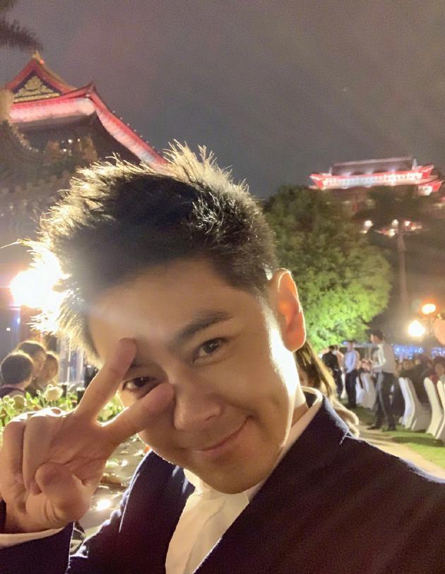 林志颖弟弟结婚,帅气伴郎团被停在门口的3辆超级跑车抢了风头