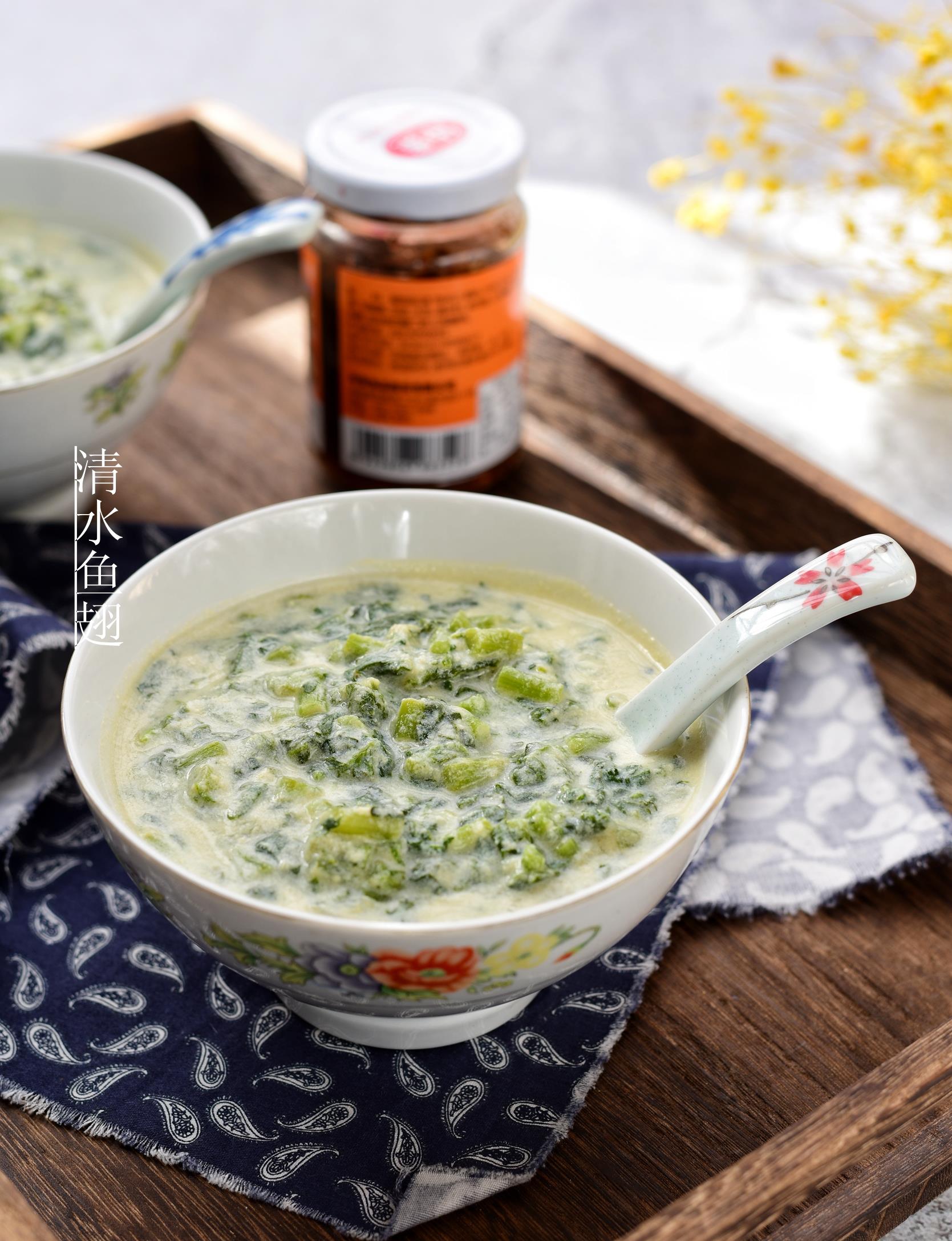 【茼蒿渣豆腐】食材:茼蒿1把,黄豆50g,花椒数粒,葱,盐,花生油制作