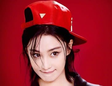 何捷颜值有多高?看看张馨予的晒照,网友:不出