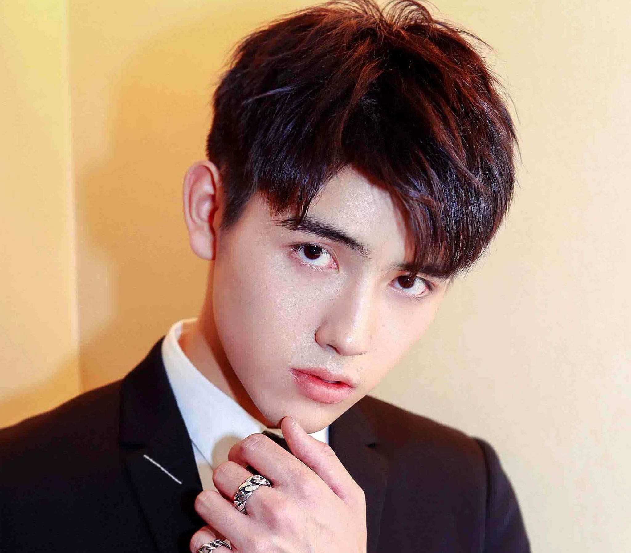 陈宇飞是陈凯歌的二儿子,在颁奖典礼上对爸爸发表感言引众人狂笑