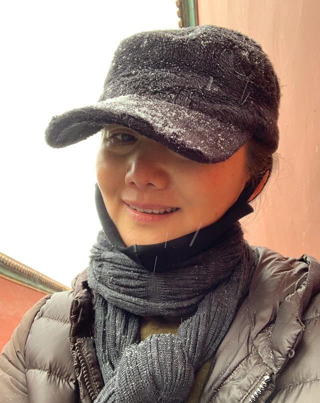 令妃扮演者赵丽娟回归53岁仍风姿绰约与皇阿玛同框引回忆