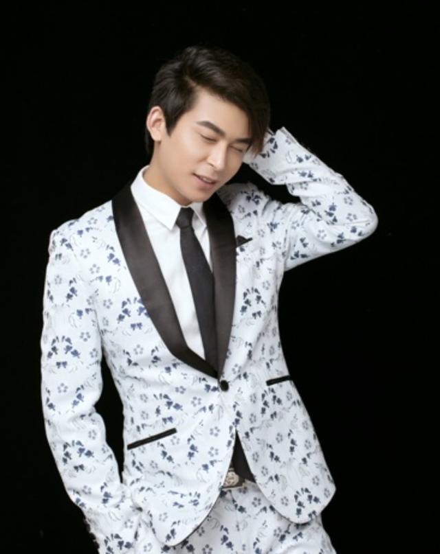 小仔爷退赛虎牙巅峰全明星,曹操大表哥终圆冠军梦