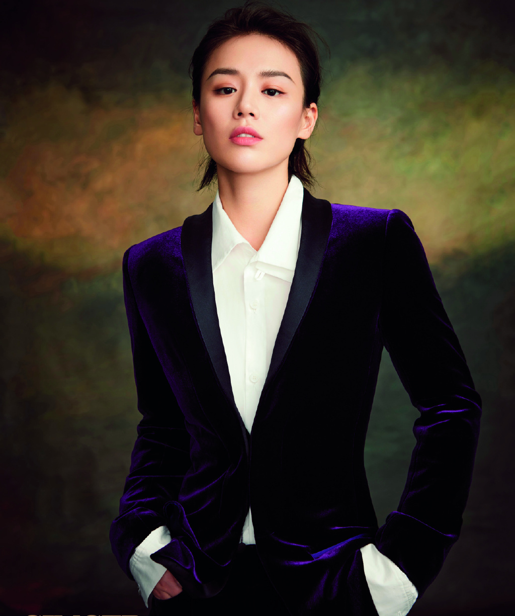 马思纯演绎霸道女总裁紫色西服套装尽显高冷美艳满满的高级感