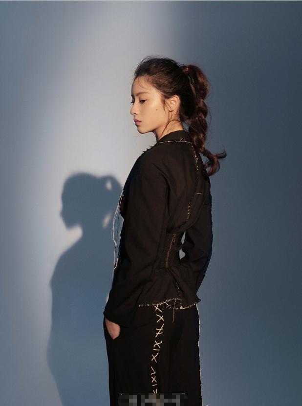 新版小龙女毛晓慧晒写真,清纯萝莉的邻家小妹,侧脸神似颖儿本尊