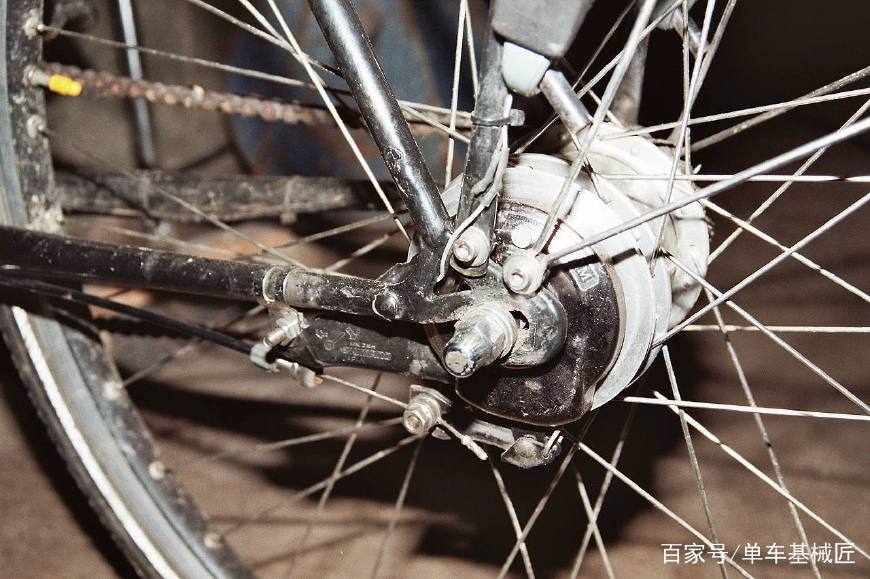 自行车刹车发展史一从脚刹到勺式刹车再到鼓刹都经历了什么
