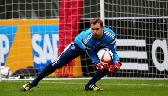 马特乌斯直言诺伊尔该让位了,三个方面与当年下滑时期的卡恩吻合