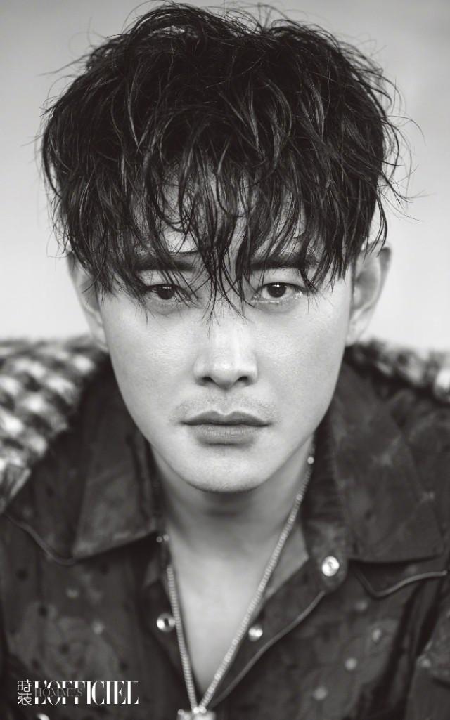 唐嫣老公罗晋一组颓靡大叔风写真顶着一头湿发