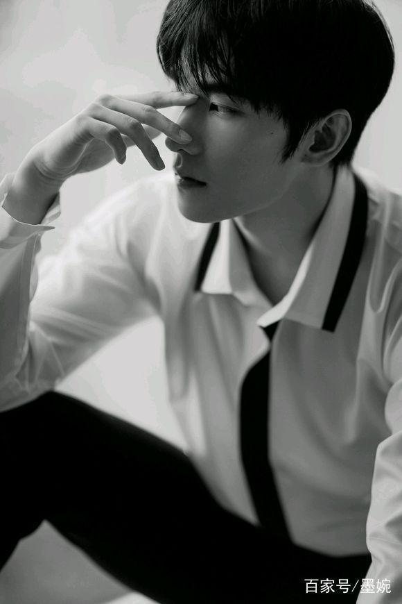 一套黑白的禁欲系的杨洋出现,准备好了吗?越来越迷人