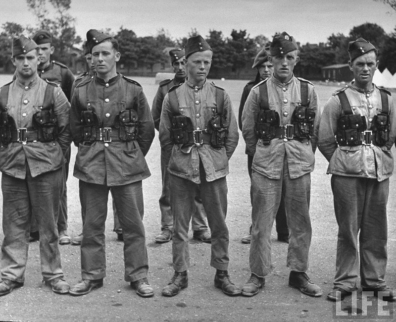 二战时最没存在感的军队:1941年爱尔兰新兵队列训练老照片