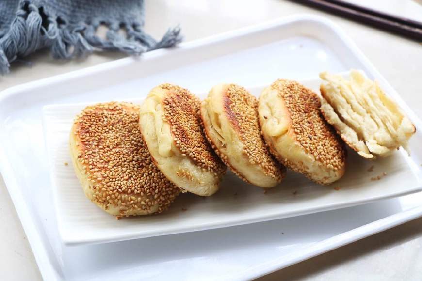 这饼越吃越香,我家隔三差五就吃,做法不算难,每次2斤面不过瘾