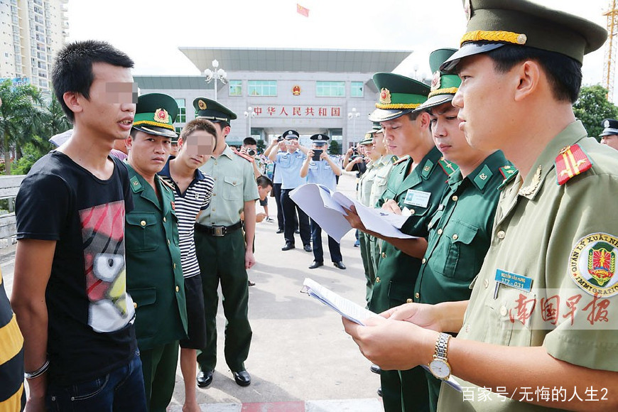光天化日之下竟公然从妈妈手中抢孩子,到底是太疯狂还是认错娃?