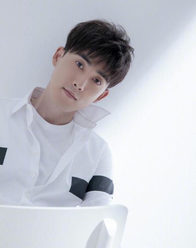 小太阳张新成和五阿哥张睿不会是兄弟吧,最后一张分得清算我输