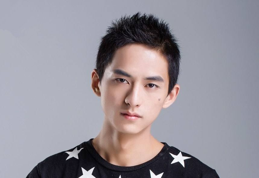 而在近日,前we战队的职业上单选手草莓在直播间中分享了自己对于八强