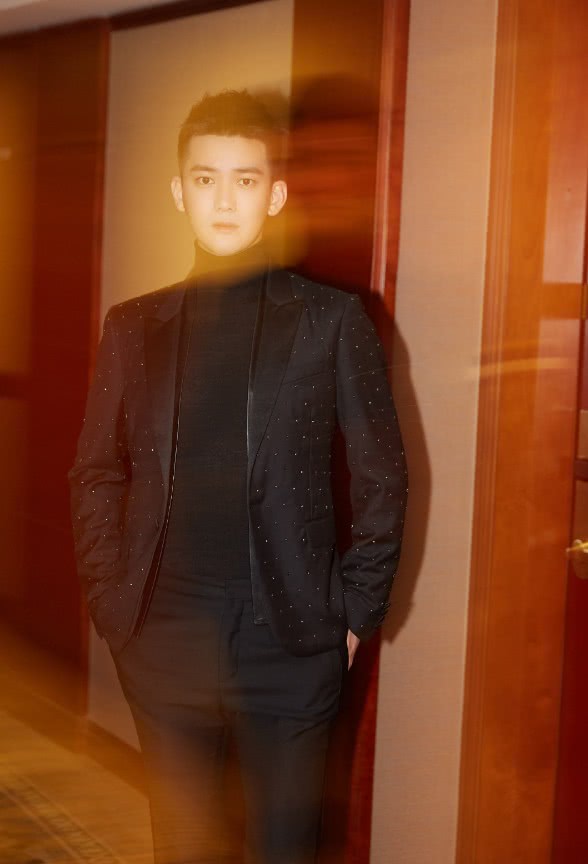 论发型的重要性,熊梓淇改发型变"榛子头",却意外凹出型男范!