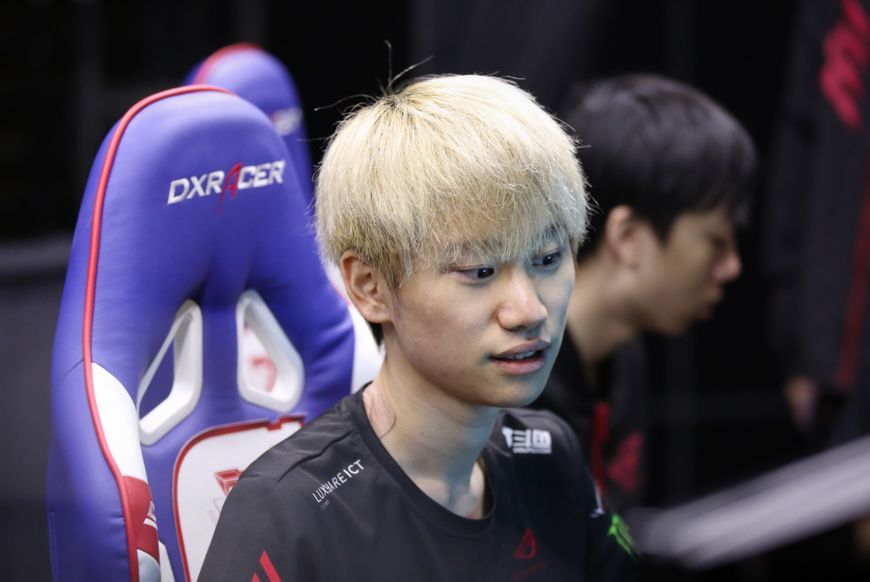 小花生将重回skt?入围赛场馆出现温馨一幕!网友:去rw吧!