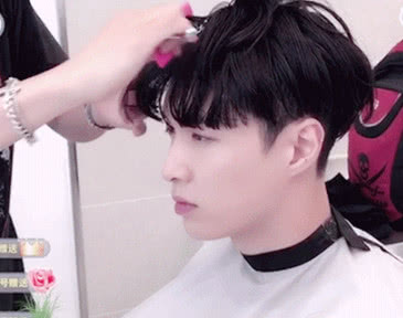 锡纸烫过时了,张艺兴的"南瓜头"火遍抖音,00后:谁愿意剪?