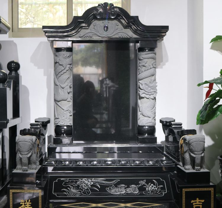 生活资讯:传统龙凤鸳鸯合葬墓碑,龙凤为柱,鸳鸯衬托