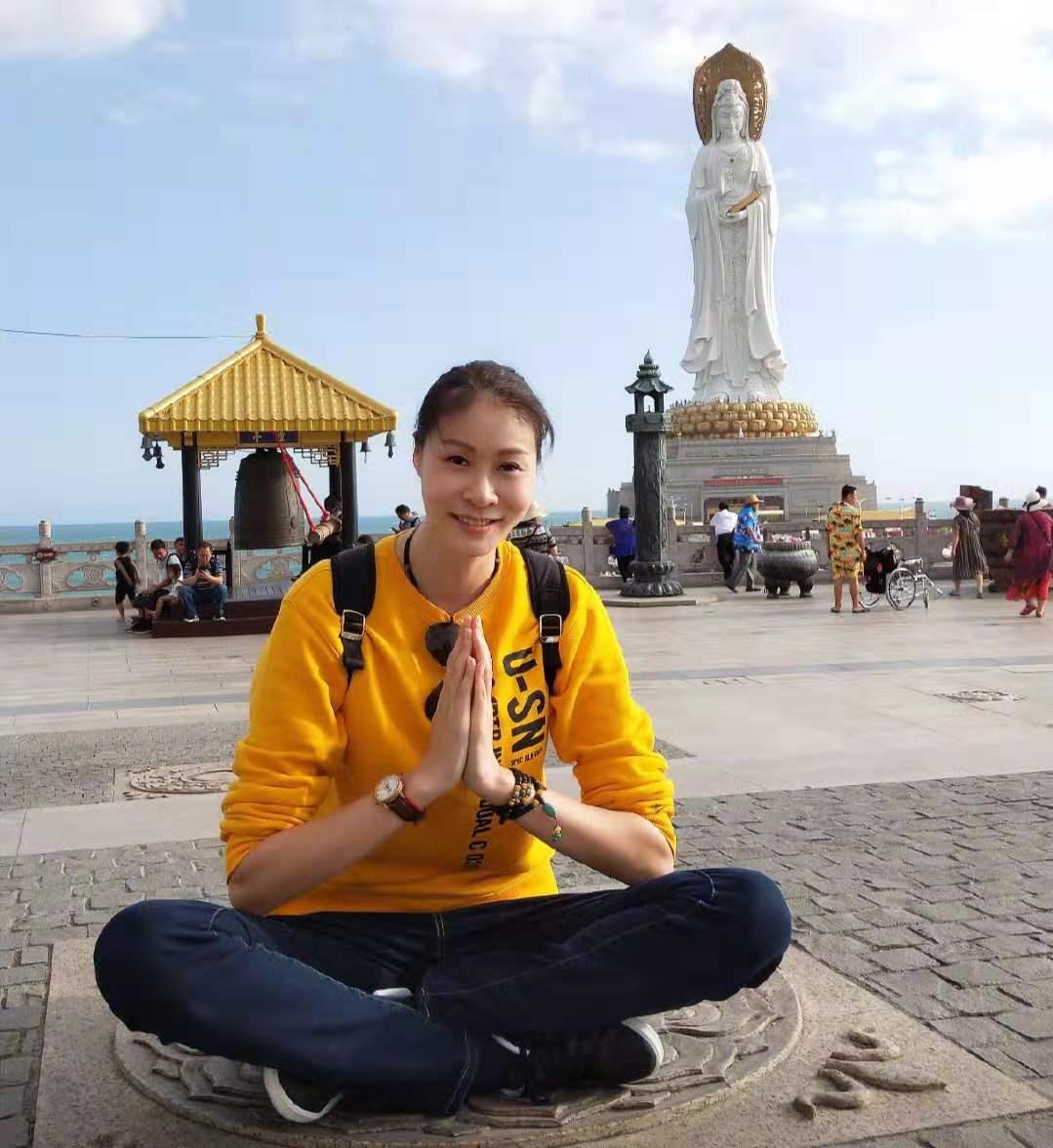 从小赵蕊蕊就长着清秀的脸蛋,完完全全的一个美人胚子,长大后的赵蕊蕊