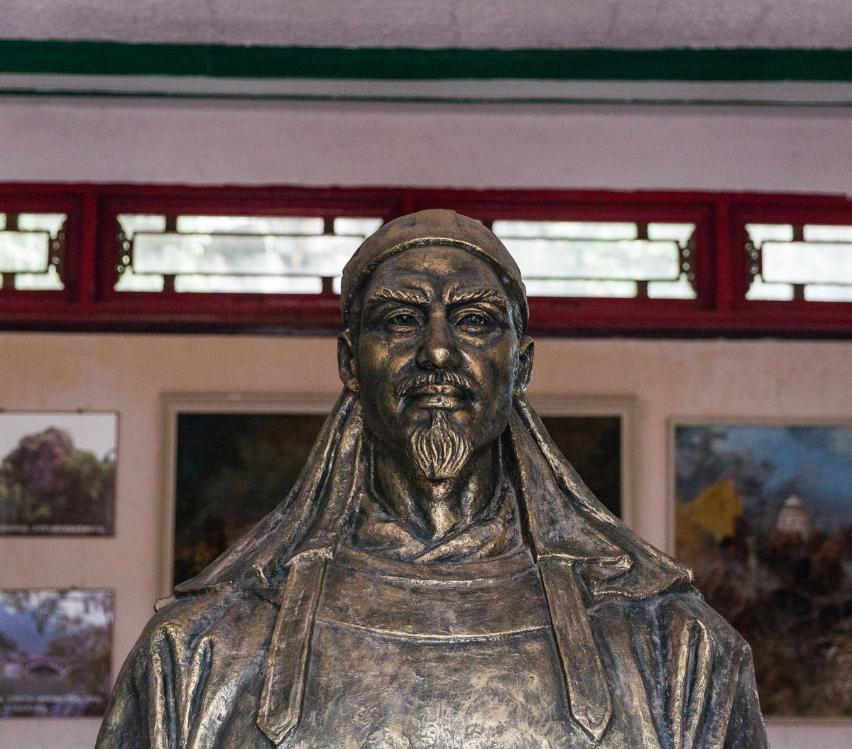 洪秀全:上帝是我爸,耶稣是我哥,等等 那俩口吐白沫的是谁?