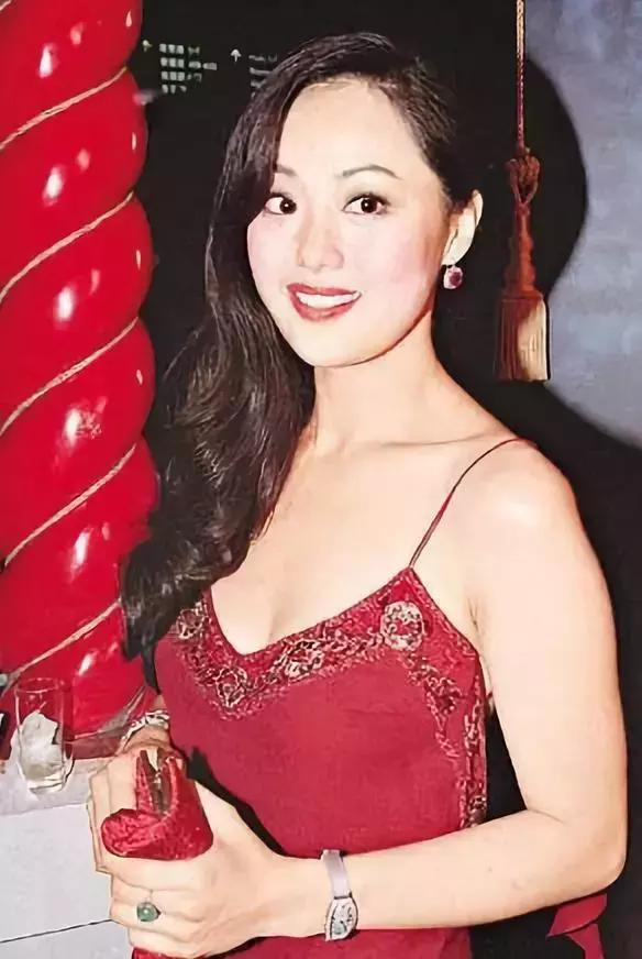 5亿离婚,如今55岁她赢回亿万身家,活出精彩人生