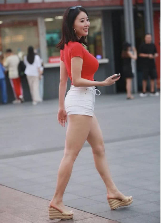 因刘强东走红,入驻抖音白里透红圈粉无数,网