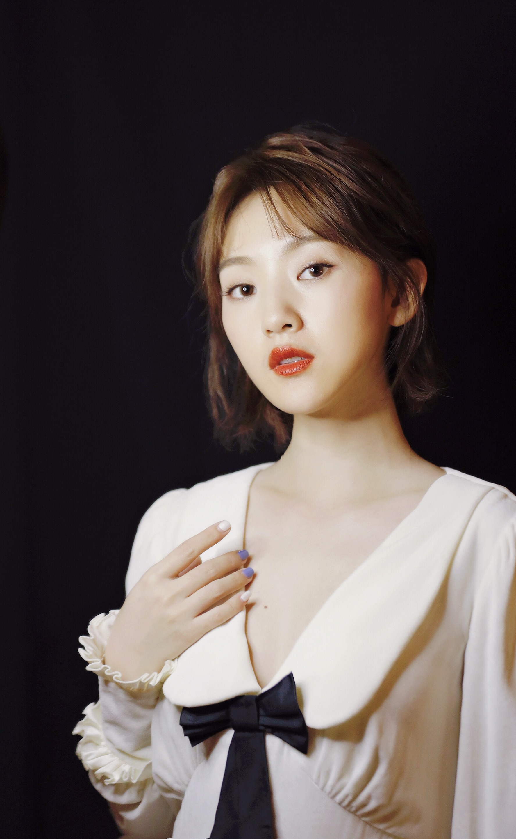 实力小花孙艺宁亮相影视周,v领长裙尽显灵动俏皮|孙艺宁|v领|刘苗_新