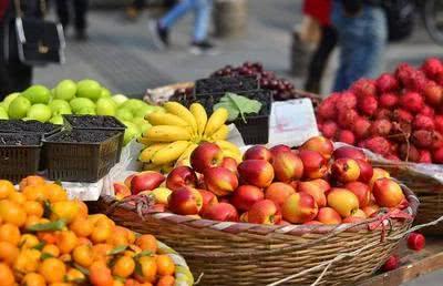 巴基斯坦盛产水果,价格比泰国还便宜,可如今却还堆在仓库里!