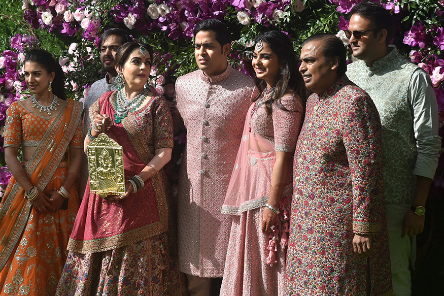 根据外媒报导,安巴尼家族的事业跨足石油,电信,天然气等,资产估计达