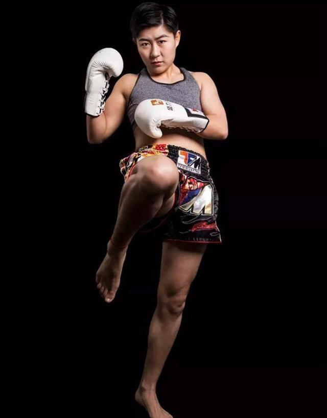 她是欧洲女神拳王,长相俊美身材性感,将挑战我国散打女将!