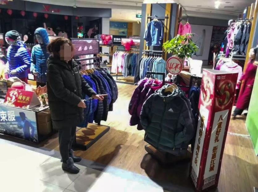 众目睽睽下盗窃商场服装 吉林市这位"网红"女贼栽了