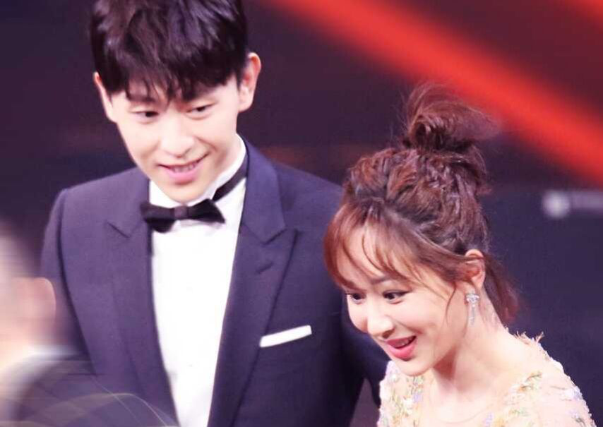 杨紫邓伦香蜜cp甜蜜同框,不因舆论所避讳:真友谊不在乎这些