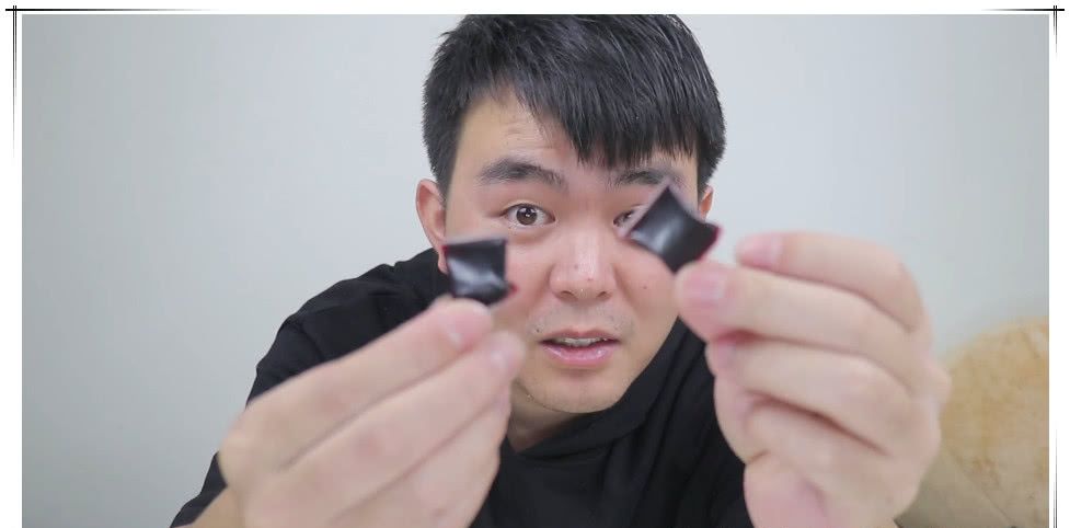 小伙体验电影道具啤酒瓶砸脑袋,酒瓶砸到头直接出血,吓懵老婆!