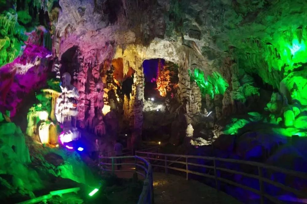 陕西这个小县城藏匿了低调的秋色,值得一去~|长廊|月亮洞|山阳_新浪