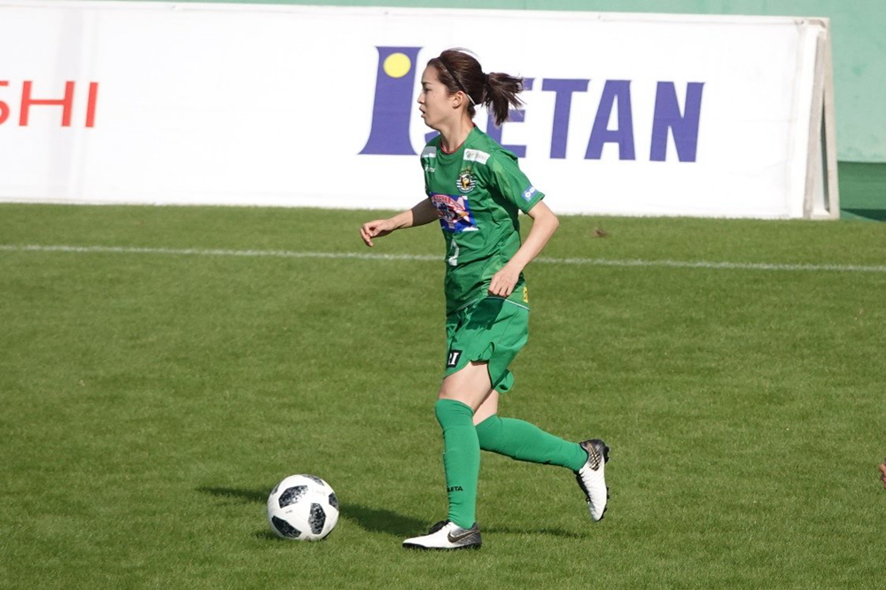 日本女足球员上脚新配色nike tiempo legend 7足球鞋