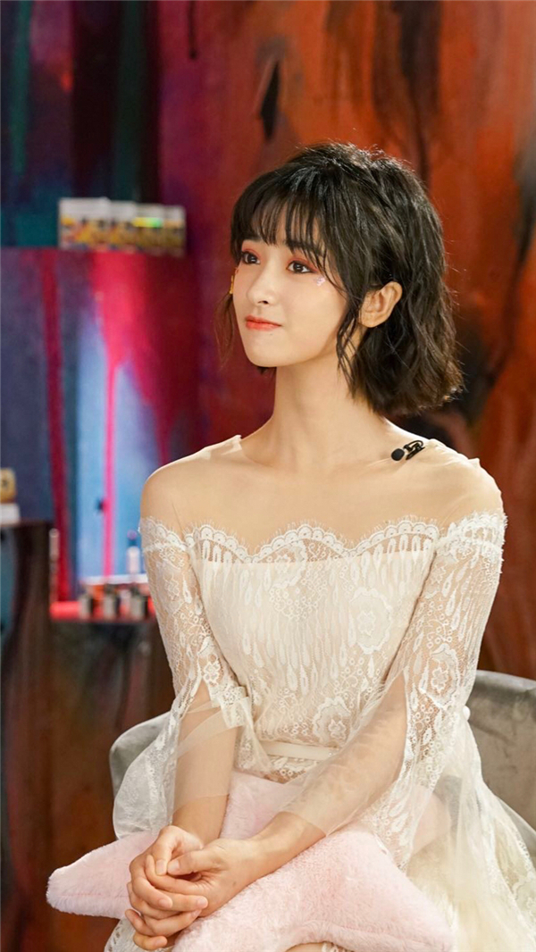 沈月口红王子首度亮相 奇妙化妆台脑洞十足