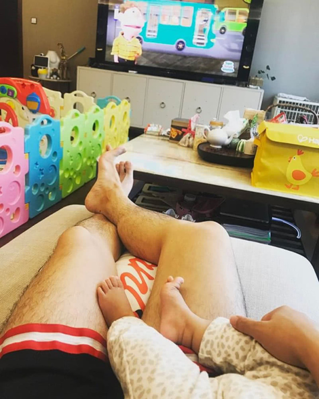 陈赫安安父女俩秀幸福秀出新高度张子萱恐怕都要嫉妒了